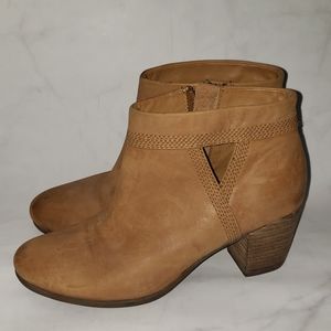 Geox Ankle Boot with cutout